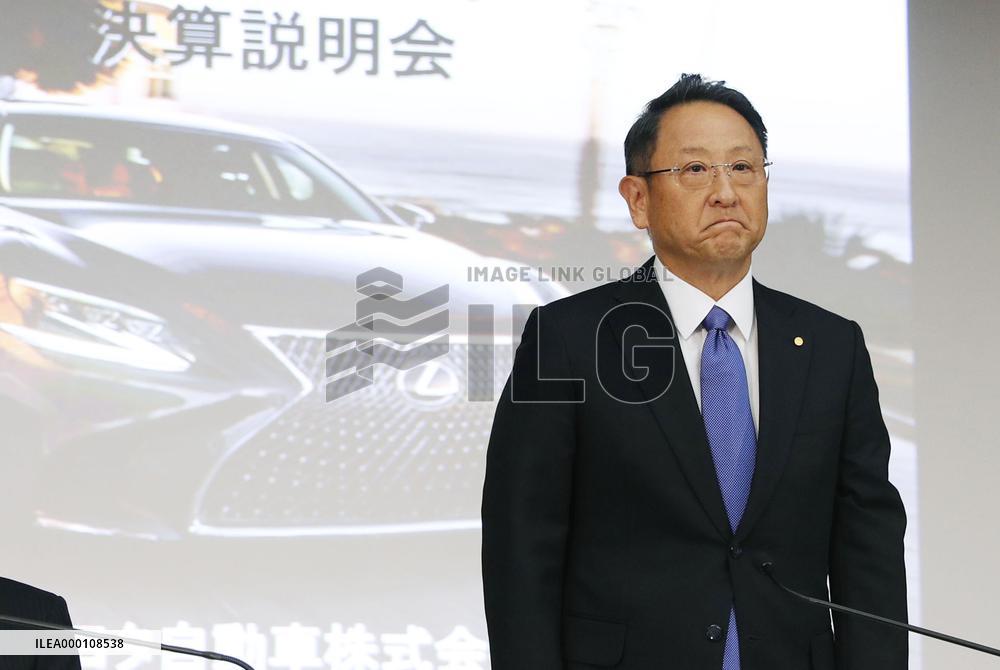 Toyota expects operating profit to drop for 2nd consecutive year