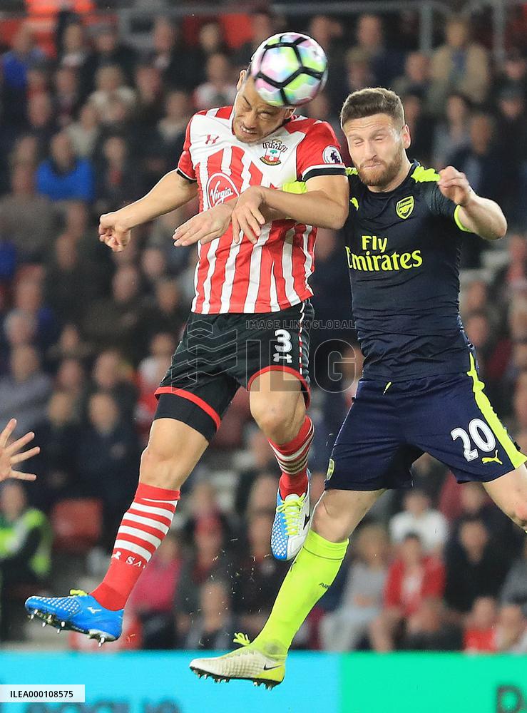 Soccer: Arsenal defeat Southampton 2-0