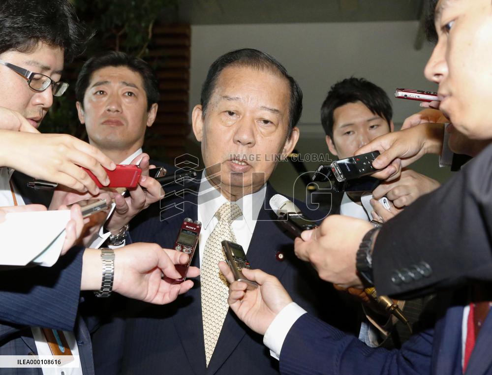 LDP heavyweight to attend forum in China, hand letter from Abe to Xi