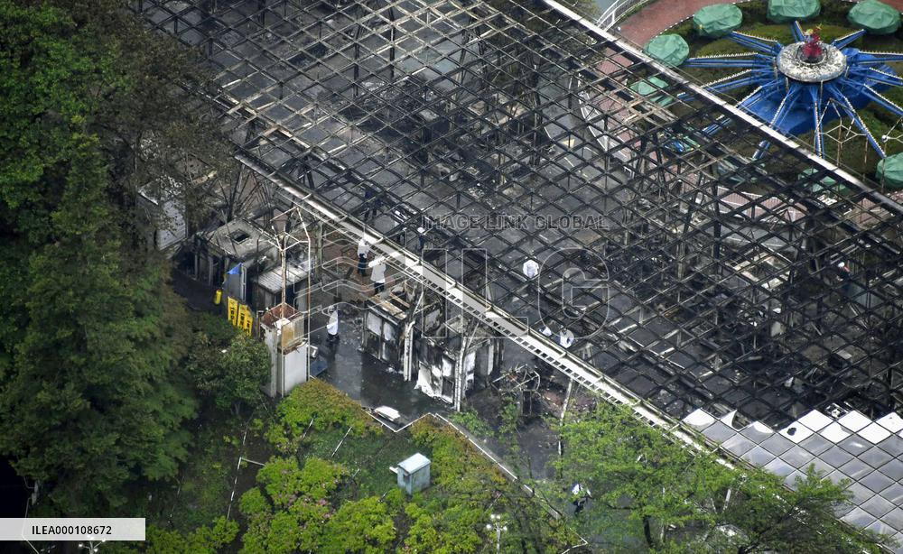 Fire breaks out at amusement park