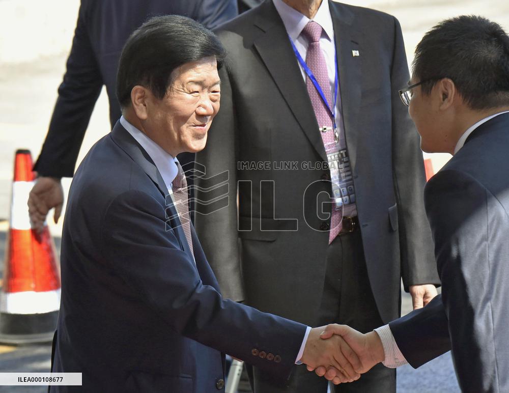 Delegations from 2 Koreas arrive in Beijing