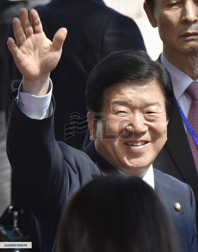 Delegations from 2 Koreas arrive in Beijing