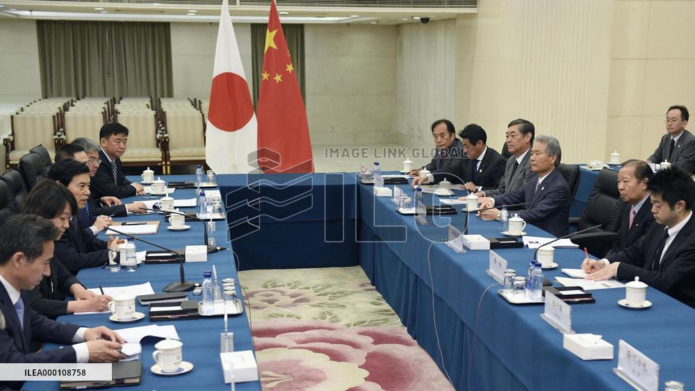 Japan's Nikai meets China's commerce minister