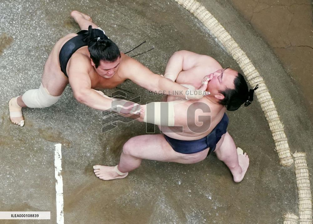 Sumo: Kisenosato ekes out 2nd win