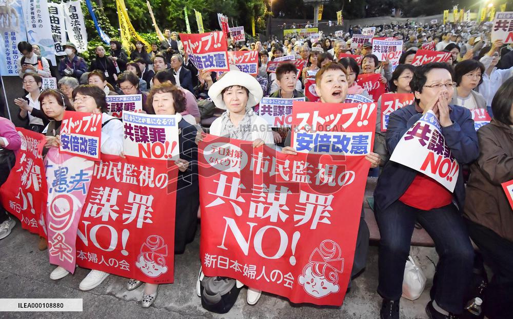 "Conspiracy" bill vote delayed by no-confidence motion