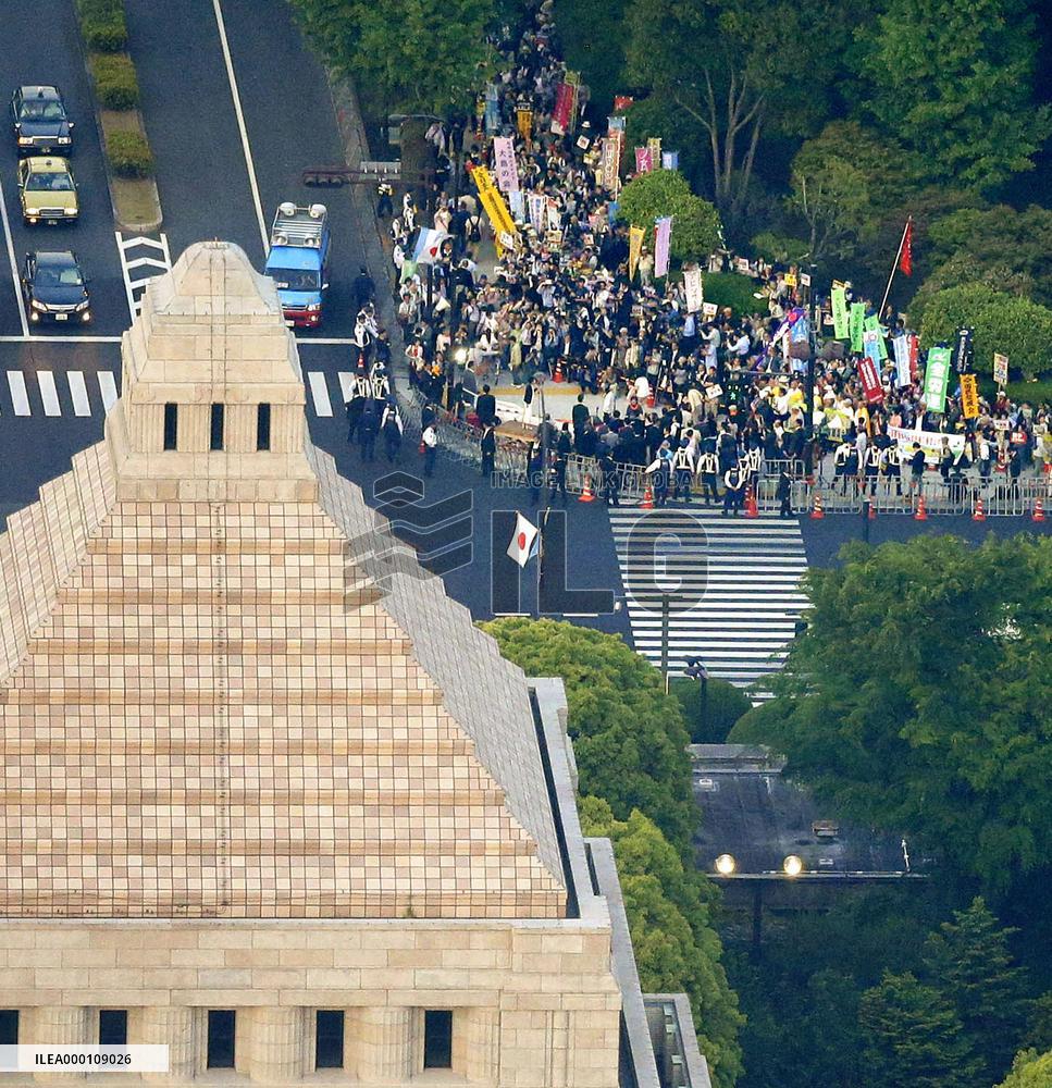 "Conspiracy" bill rammed through lower house panel amid protests