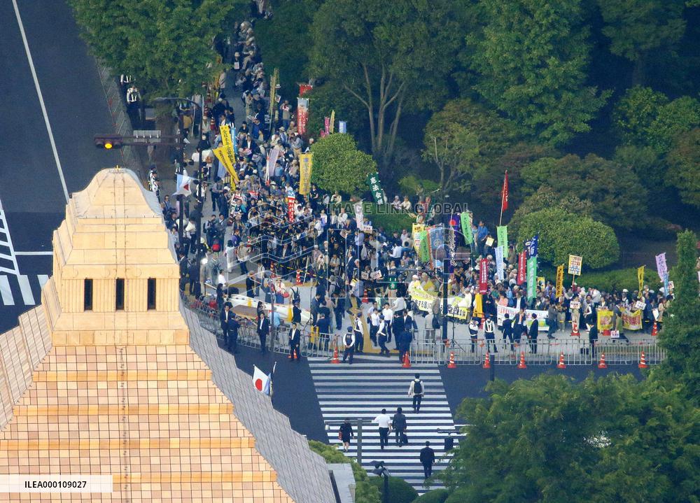 "Conspiracy" bill rammed through lower house panel amid protests