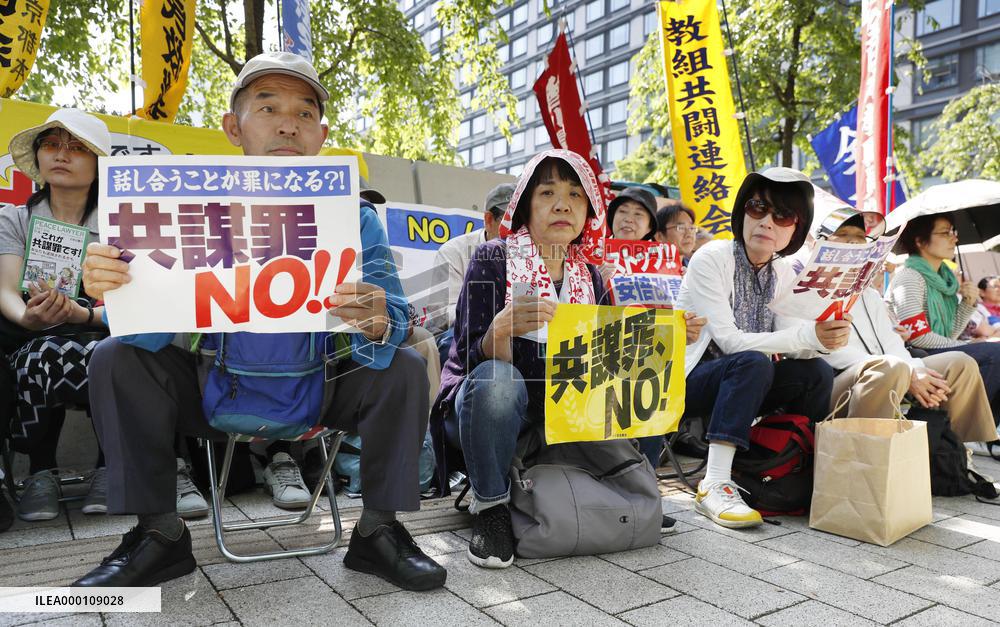"Conspiracy" bill rammed through lower house panel amid protests