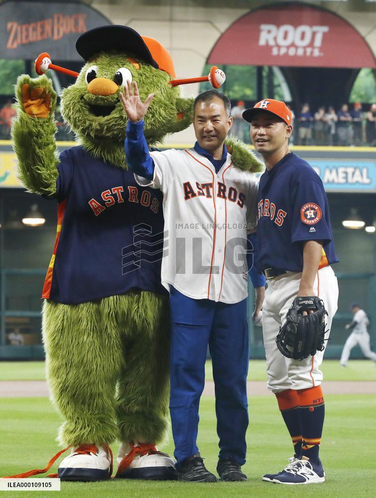 Astronaut Noguchi throws out ceremonial 1st pitch