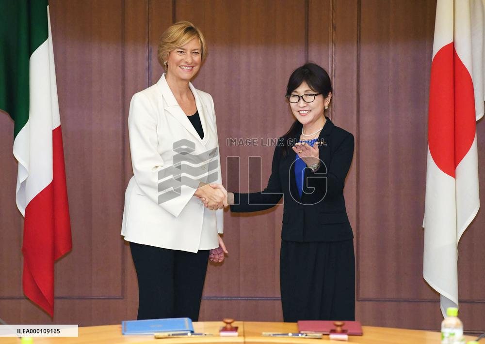 Japan, Italy defense ministers meet in Tokyo