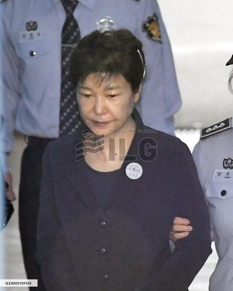 Ousted S. Korean President Park's trial begins