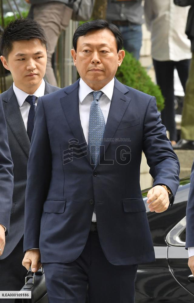 Former S. Korean president Park denies charges as trial begins