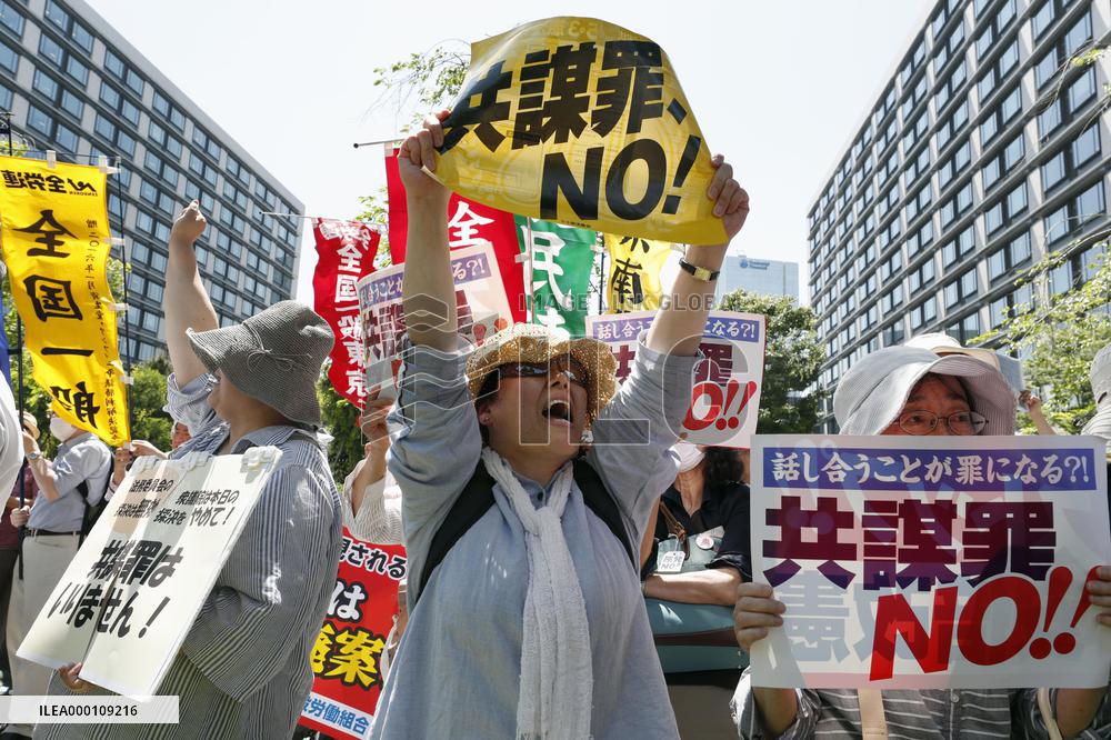 Japan's lower house passes "conspiracy bill" amid civil rights concerns
