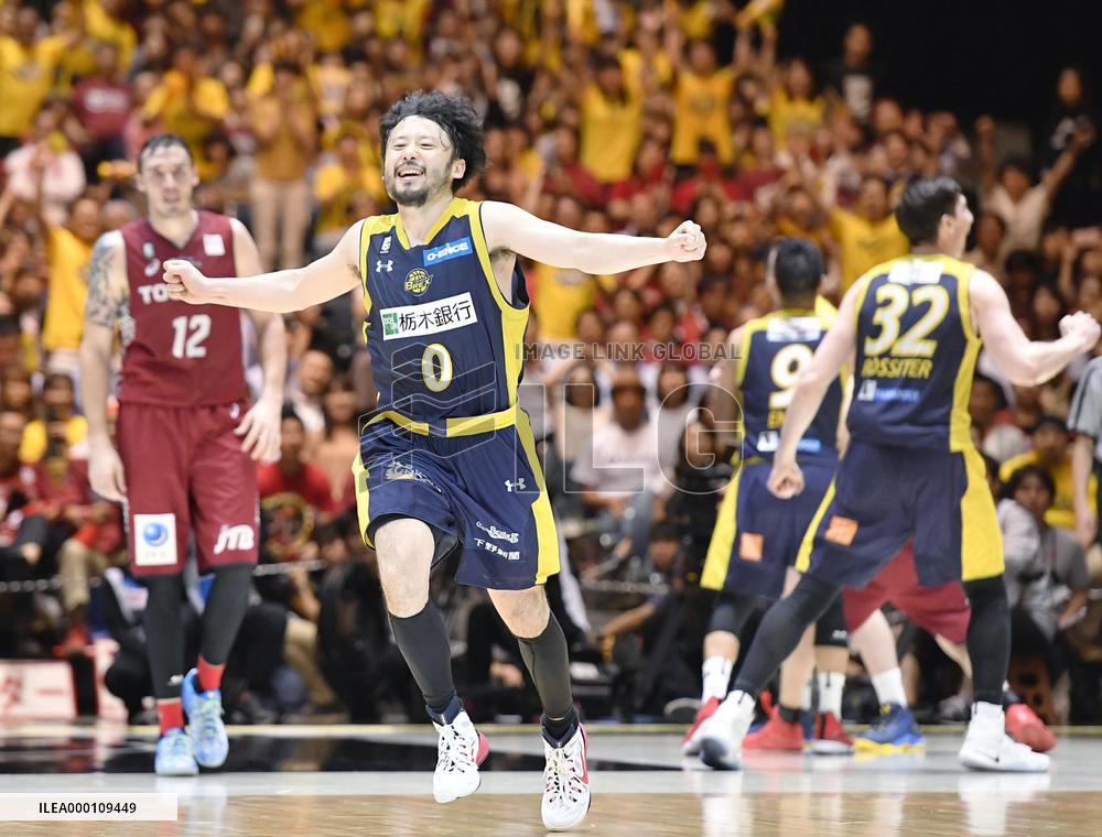 Basketball: Tochigi edges Kawasaki to win inaugural B-League crown