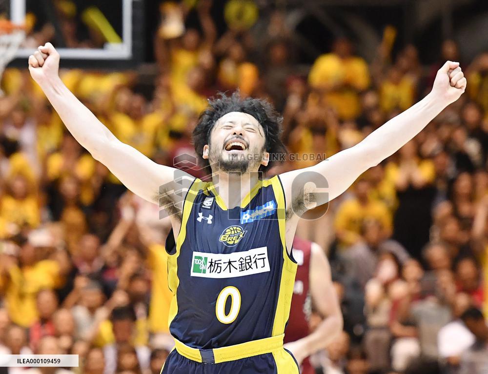 Basketball: Tochigi edges Kawasaki to win inaugural B-League crown