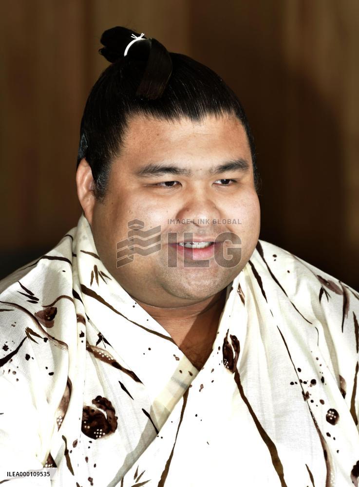 Sumo: Takayasu in press conference