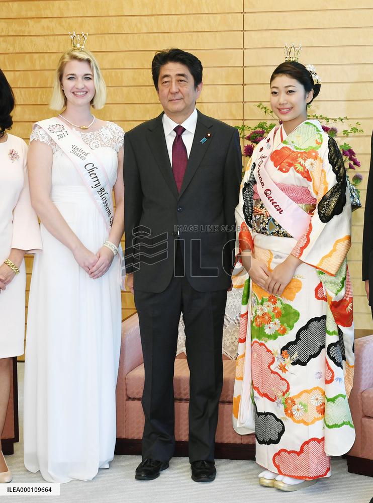 Japanese, U.S. cherry blossom queens meet PM Abe