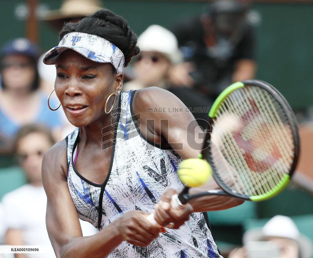 Williams beats Nara in French Open