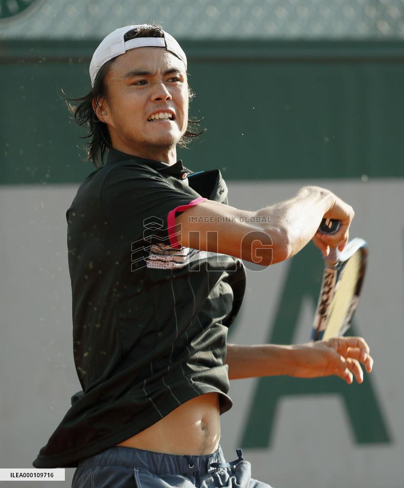 Tennis: Japan's Daniel eliminated in French Open 2nd round