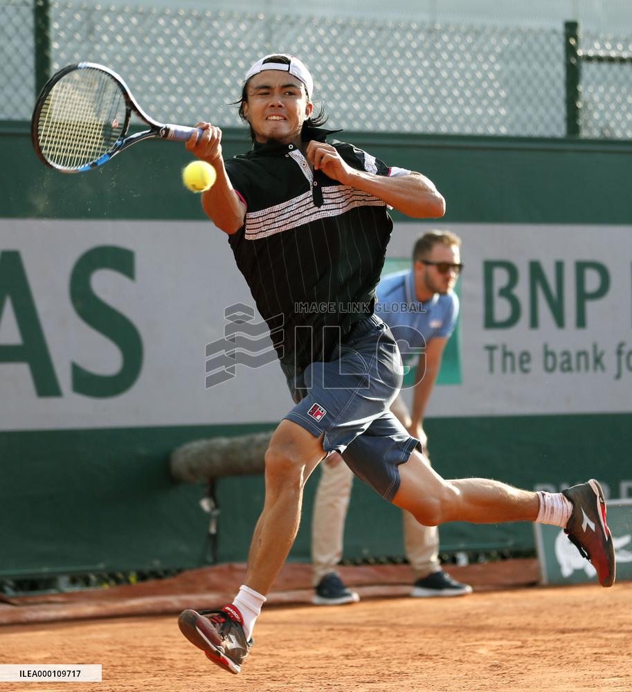 Tennis: Japan's Daniel eliminated in French Open 2nd round