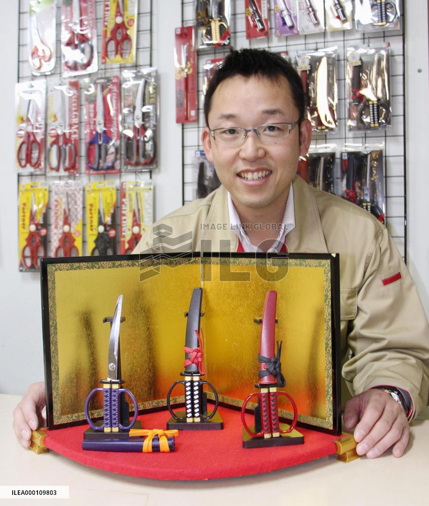 "Japanese sword scissors" prove popular as souvenir