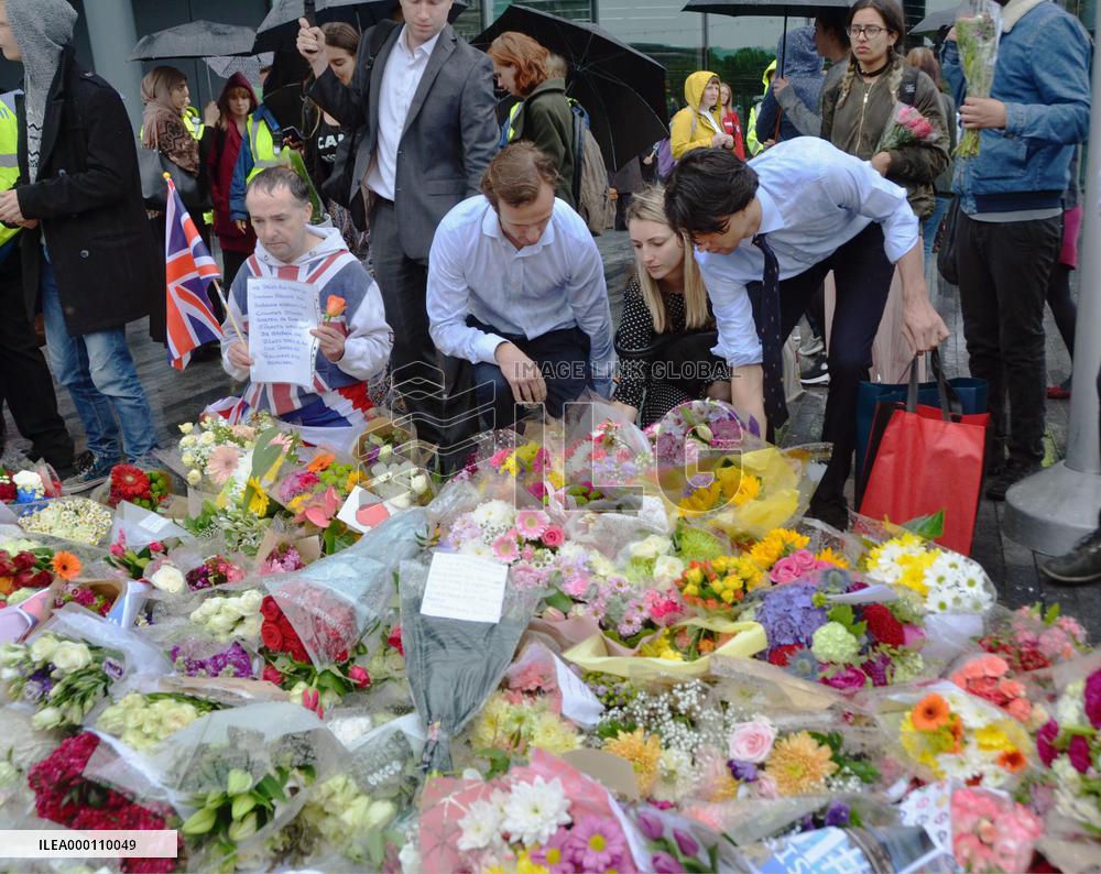 London mourns terror attack victims
