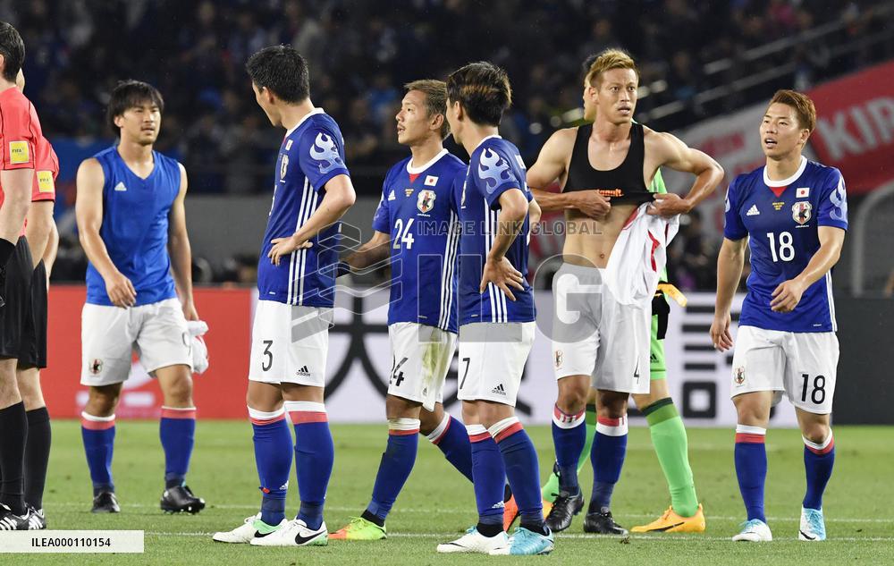 Soccer: Konno equalizer spares Japan vs. Syria, Kagawa injured