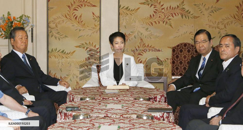Opposition weigh no-confidence vote to impede "conspiracy bill"