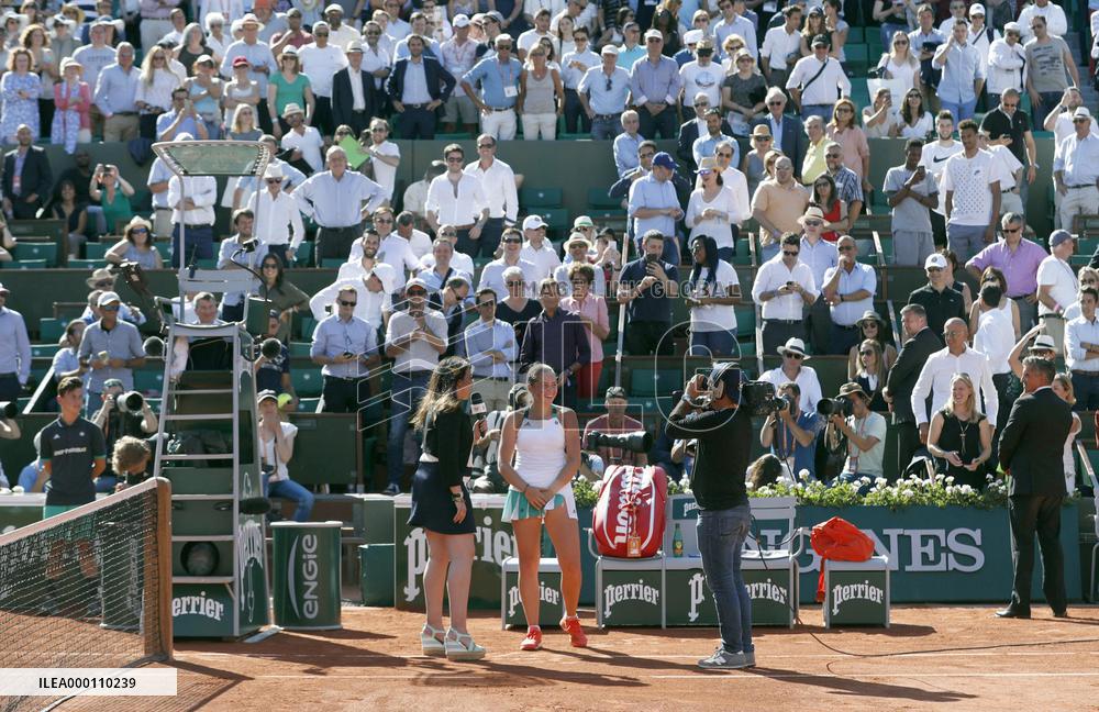 Tennis: Unseeded Ostapenko reaches French Open final