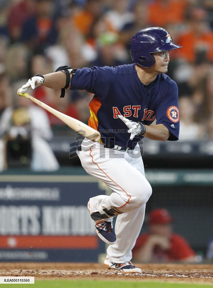 Aoki tallies 2,000 career hits