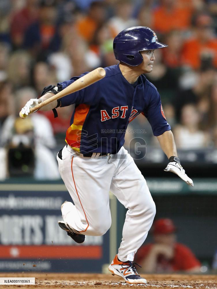 Aoki tallies 2,000 career hits