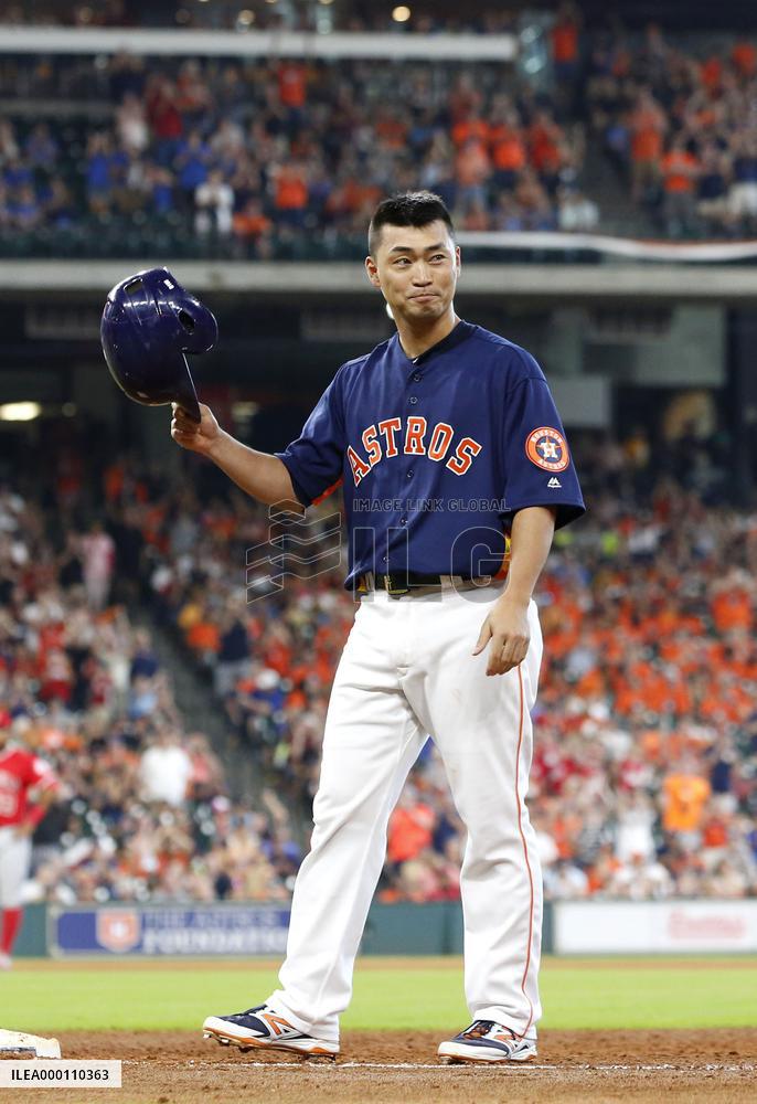 Aoki tallies 2,000 career hits