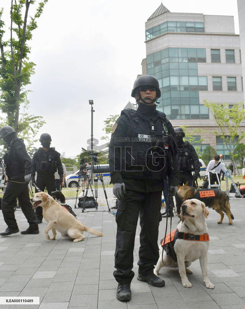 Explosion at Yonsei Univ. lab