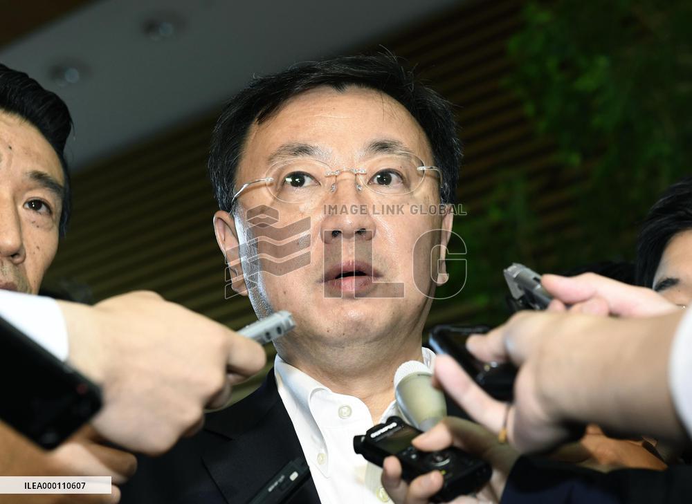 Ministry finds documents apparently supporting Abe favoritism claims