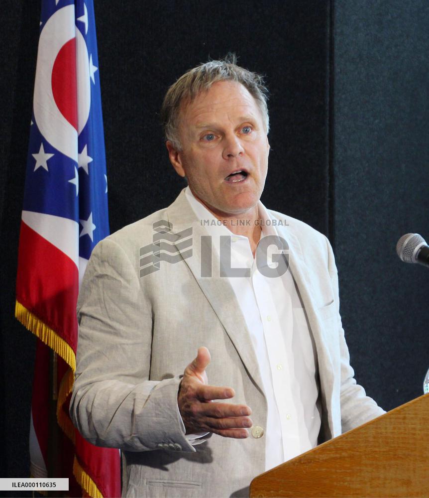 Father of student freed by N. Korea meets with press