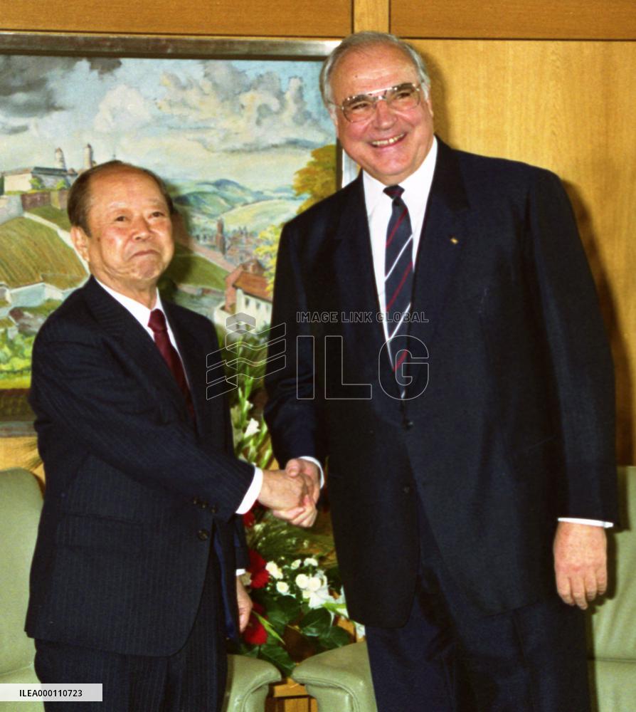 Ex-German Chancellor Helmut Kohl dies at 87