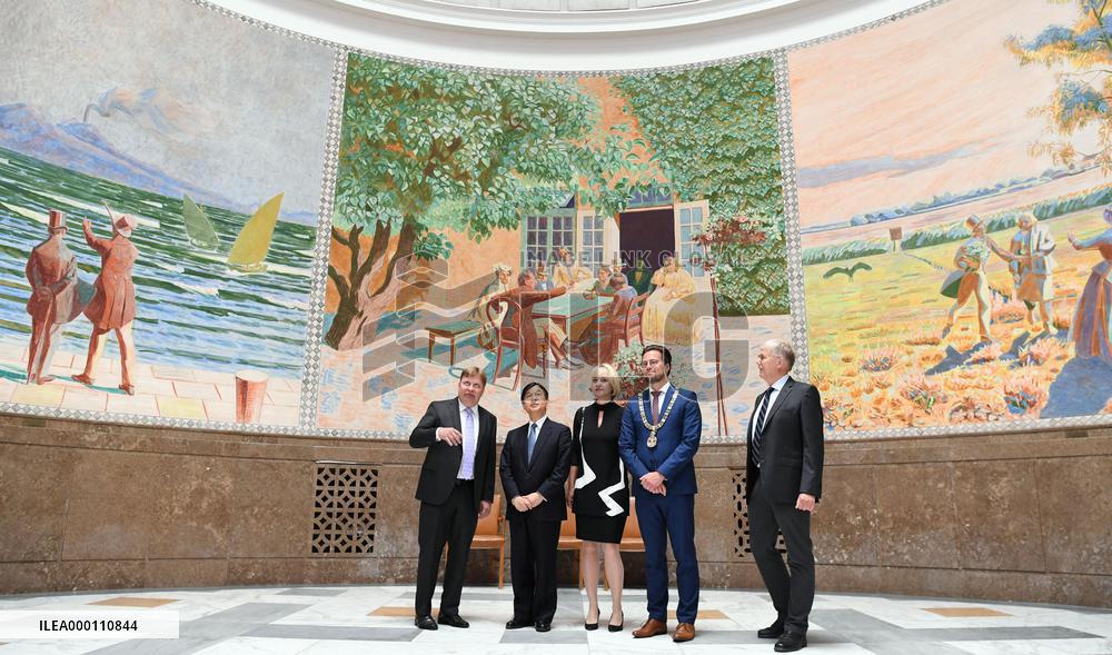 Crown Prince Naruhito visits Andersen museum