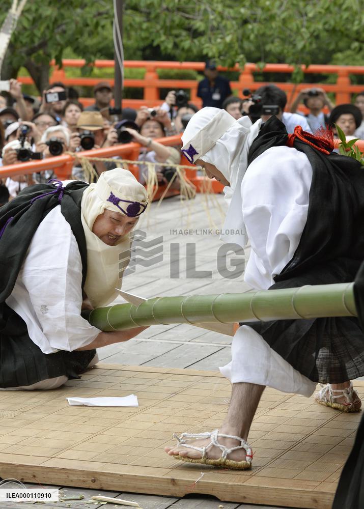 Ceremony for productiveness of grain at Kyoto temple