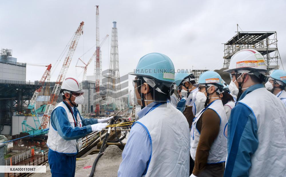 Fukushima Daiichi complex opened to media