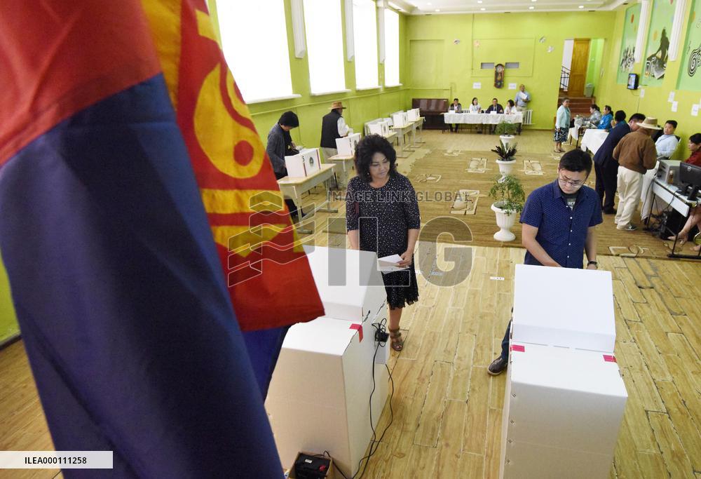 Mongolians hit the polls to elect new president