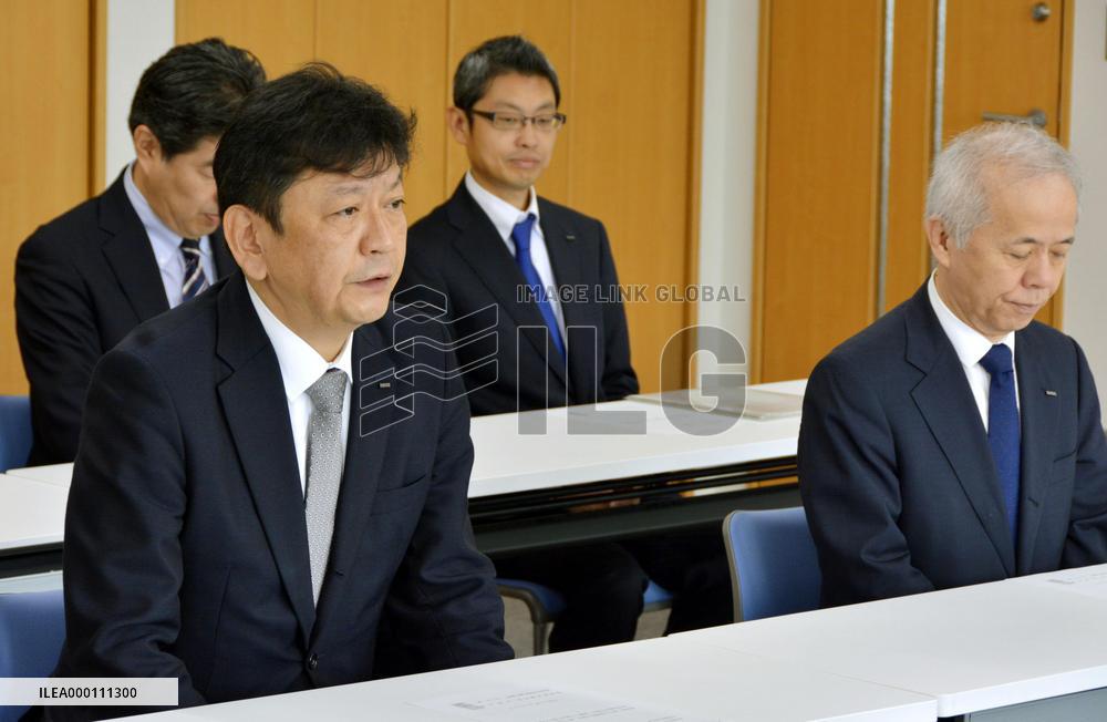New Tepco pres. meets with mayor of disaster-hit town
