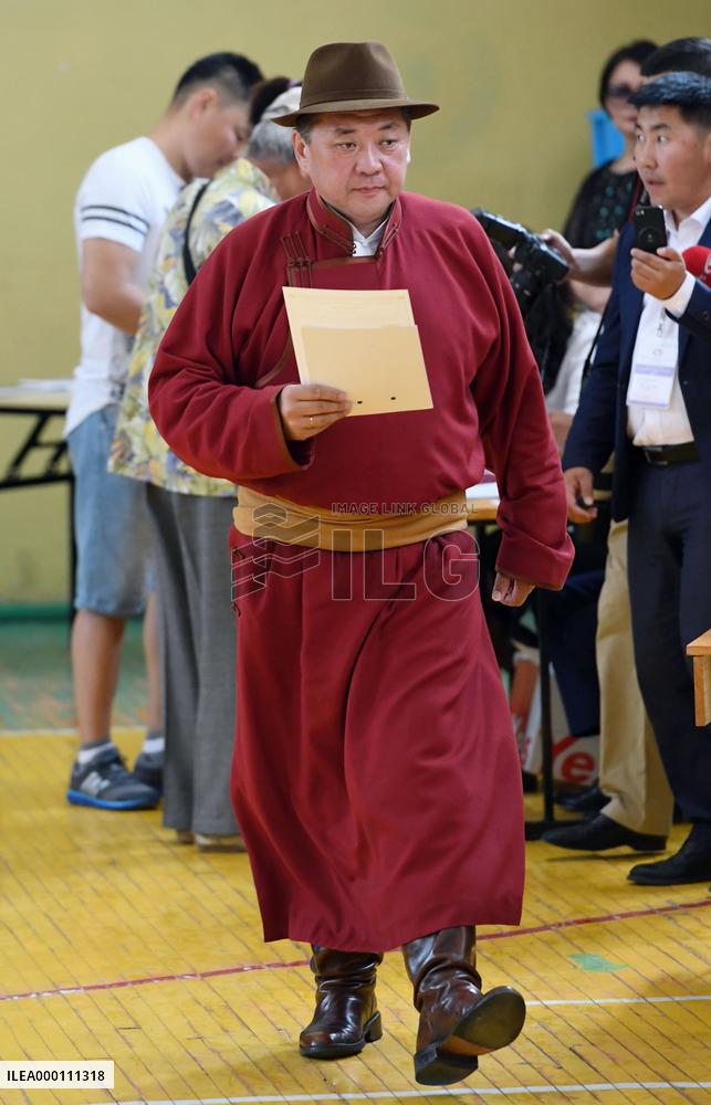 Mongolia to pick new president in runoff for 1st time