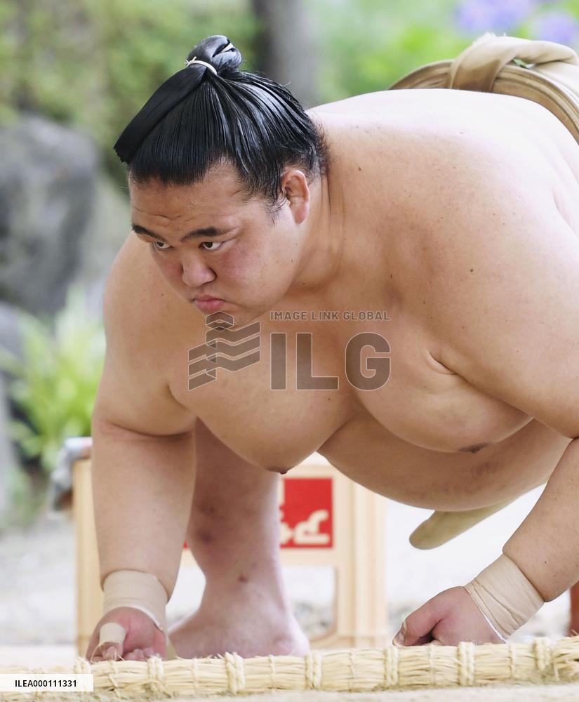 Kisenosato trains ahead of Nagoya tourney
