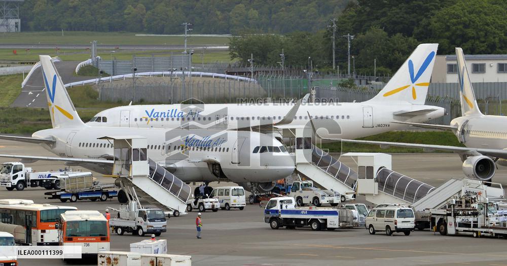 Wheelchair user crawled up boarding stairs in dispute with Vanilla Air