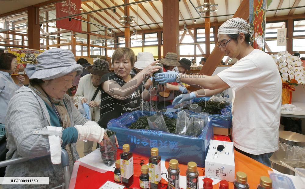New shopping center opens in tsunami-hit Ishinomaki