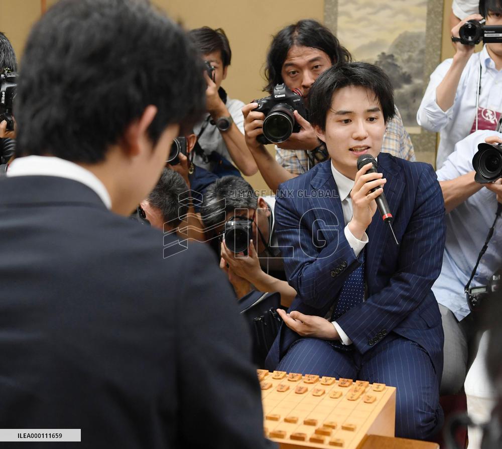 Sasaki ends Fujii's shogi record winning streak at 29
