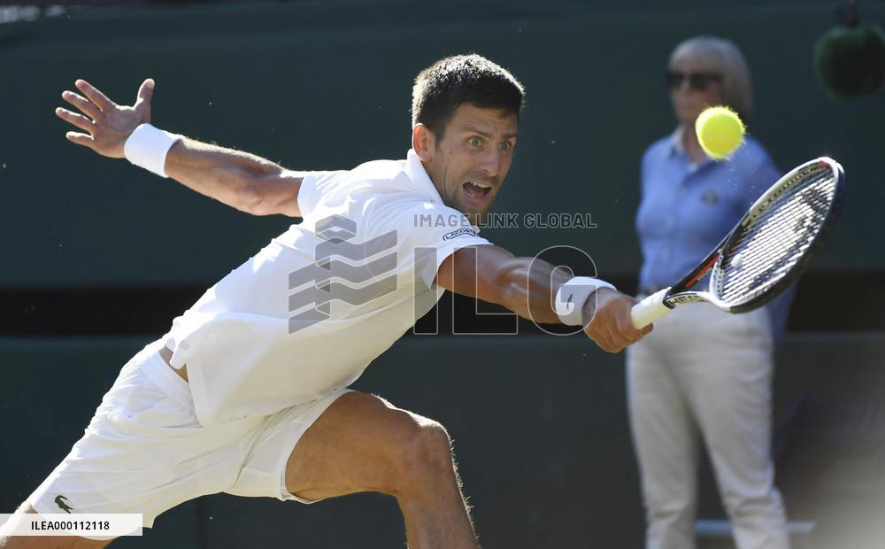 Djokovic reaches last 16 at Wimbledon tennis