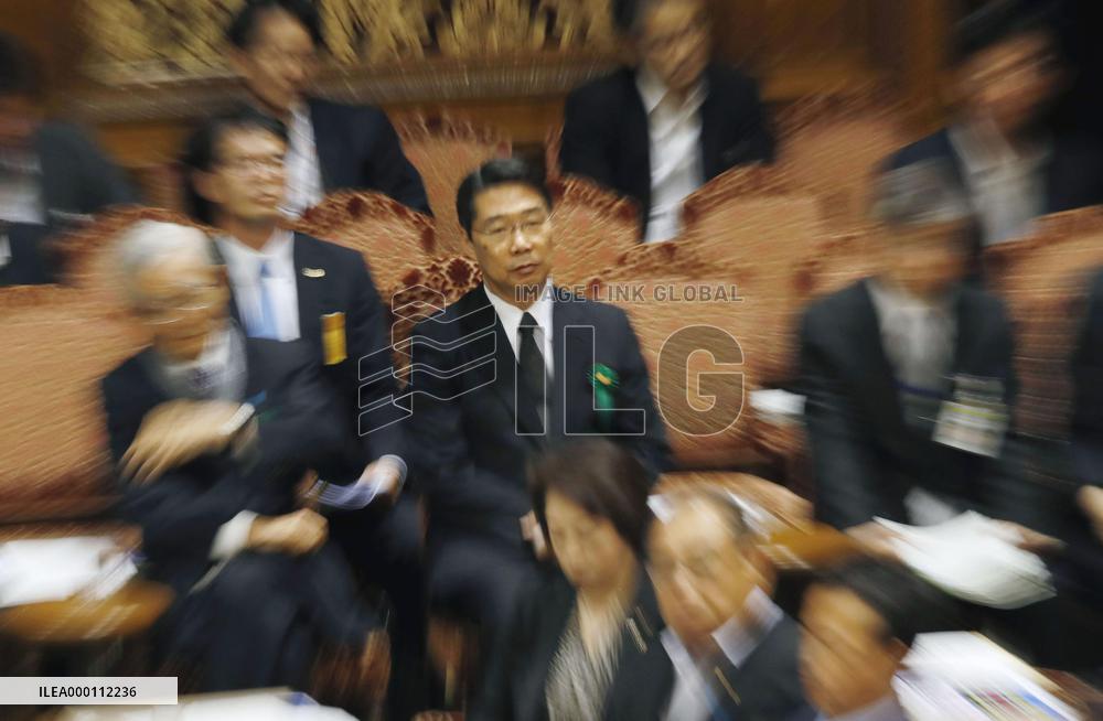 Parliament summons ex-bureaucrat over Abe's alleged favoritism