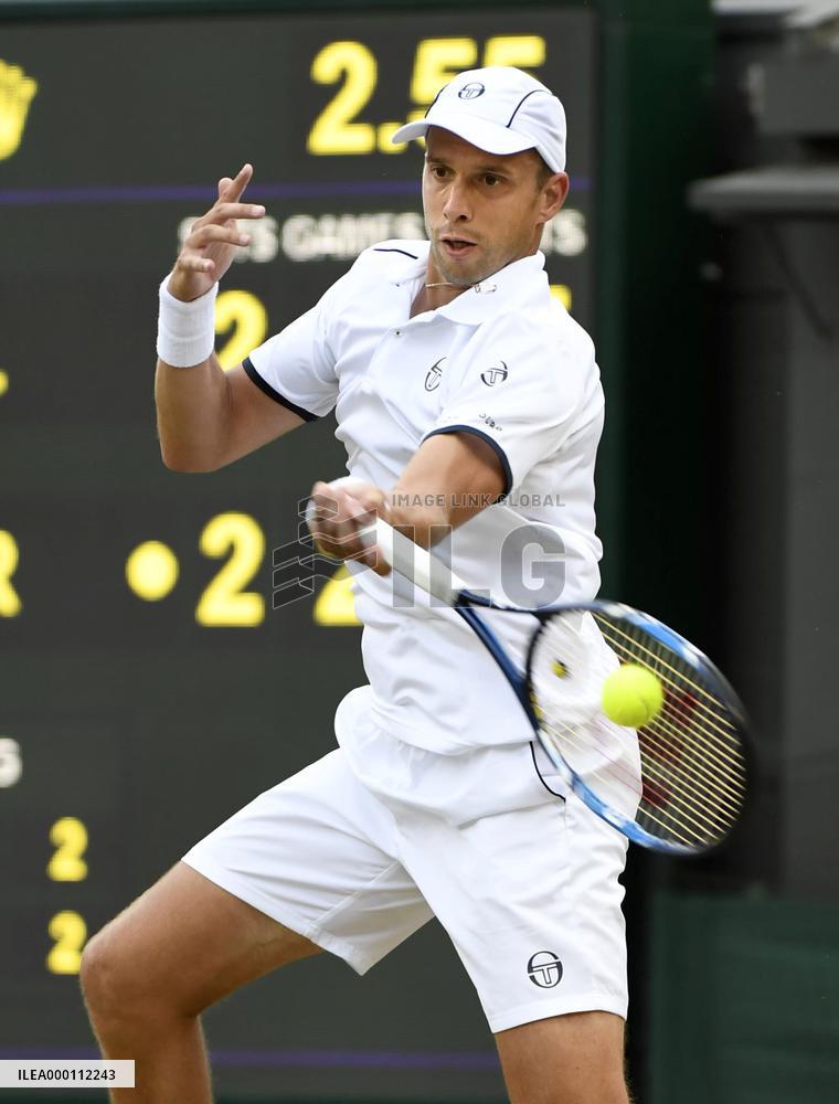 Tennis: Nadal upset by Muller in 5-set thriller