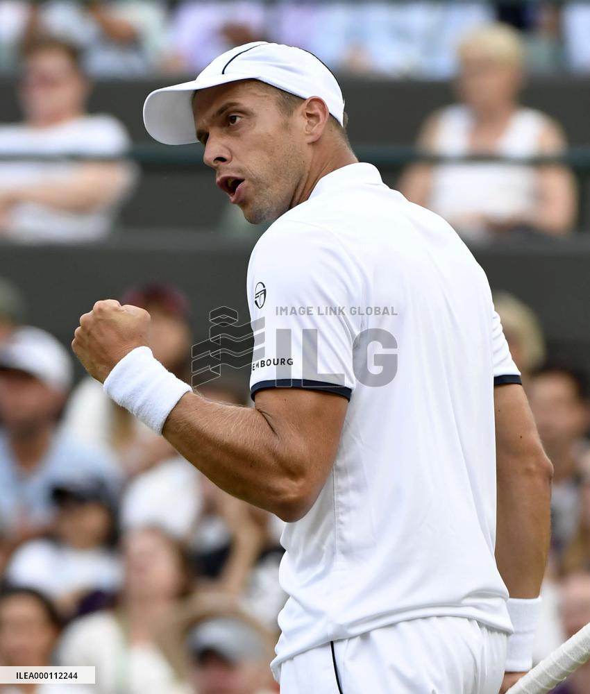 Tennis: Nadal upset by Muller in 5-set thriller